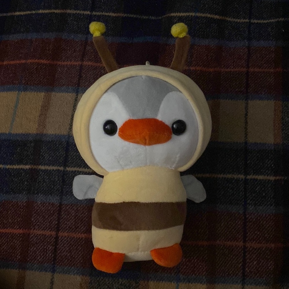 penguin in bee costume stuffed animal!!🐧💛